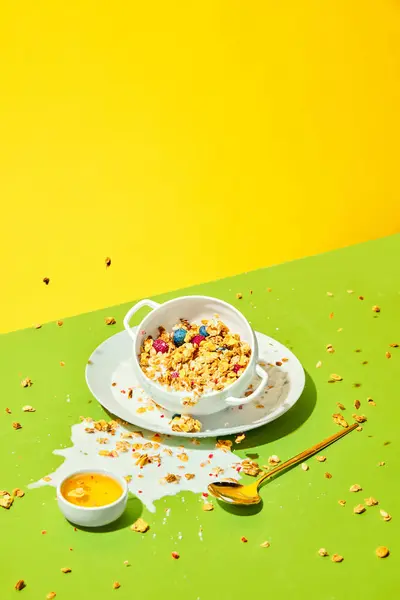 Bowl Sweet Muesli Cereal Berries Milk Green Yellow Background Breakfast — Stock Photo, Image