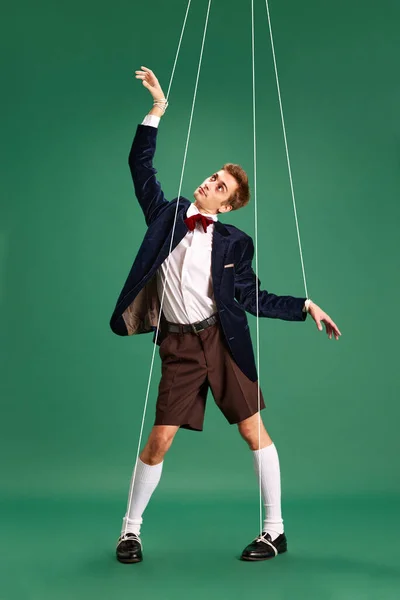 Manipulation Sociale Pression Jeune Homme Marionnette Sur Corde Sur Fond — Photo