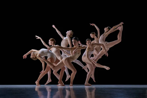 Jovens Talentosos Artísticos Meninos Meninas Dançarinos Balé Bodysuits Dançando Contra — Fotografia de Stock