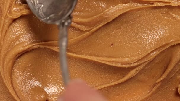 Deliciosa Recién Hecha Mantequilla Maní Dulce Textura Pasta Cremosa Movimientos — Vídeo de stock