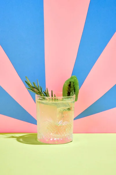 Köstlicher Frischer Süß Saurer Cocktail Gin Garden Mit Kiwi Und — Stockfoto