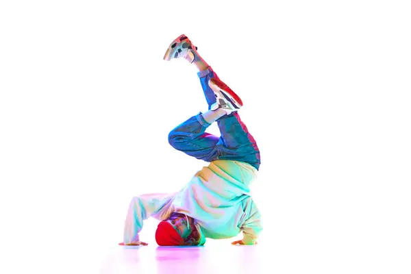 Flessibile Artistico Giovanotto Hip Hop Breakdancer Movimento Esibendosi Isolato Sfondo — Foto Stock