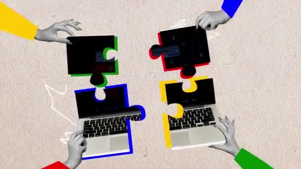 Человеческие Руки Соединяют Головоломки Сделанные Ноутбуков Команда Работает Отделе Написание — стоковое видео