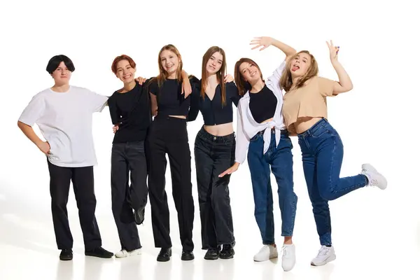 Gruppe Junger Attraktiver Schöner Menschen Frauen Vor Weißem Studiohintergrund Konzept — Stockfoto