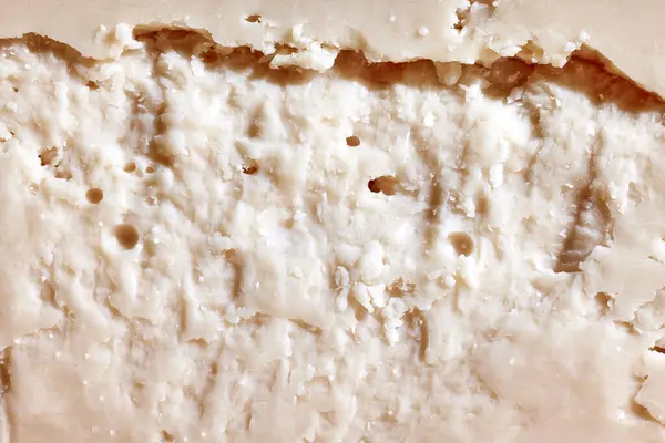 おいしい オーガニック 天然ハードチーズのテクスチャ スライス オーガニック製品のアート 健康で自然な食べ物の概念 — ストック写真