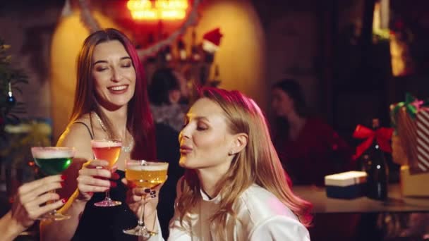 Merry Holidays Happy Beautiful Smiling Young Girls Meeting Bar Celebrate — Stock Video