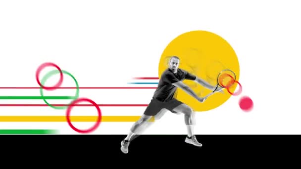 Koncentrerad Man Tennisspelare Rörelse Träning Vit Bakgrund Med Abstrakt Designelement — Stockvideo