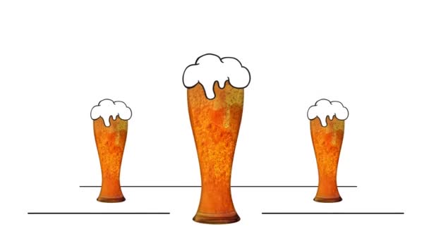 Glas Mit Schäumend Kühlem Bier Auf Weißem Hintergrund Traditioneller Geschmack — Stockvideo