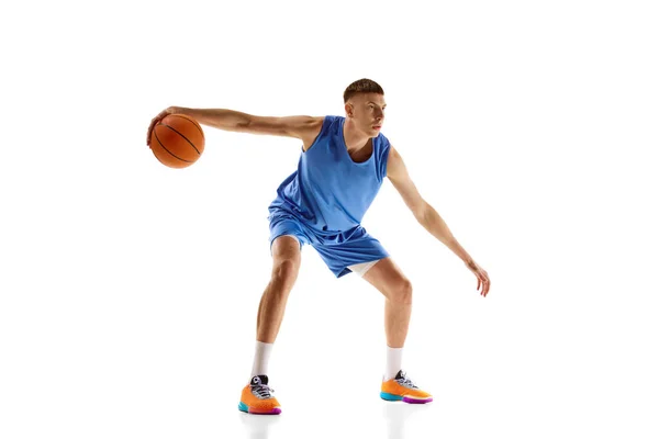 Pemuda Berseragam Biru Pemain Basket Bergerak Selama Permainan Bola Dribbling — Stok Foto