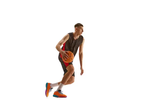 Pemuda Olahragawan Bergerak Bermain Basket Bola Dribbling Terisolasi Atas Latar — Stok Foto