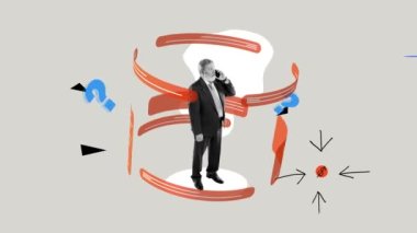 Beyin fırtınası. Üst düzey bir adam telefonda konuşuyor, kişisel ve şirket finansmanı için kârlı bir strateji oluşturuyor. Kavramsal tasarım. Hareket etmeyi, animasyonu durdurun. İş anlayışı, modern teknolojiler
