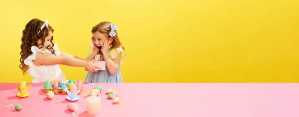 Little Girl Presenting Her Friend Gift Box Easter Present Yellow — Stock Photo, Image