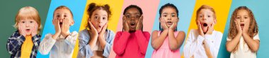Farklı küçük çocukların portrelerinden yapılmış kolaj. Erkekler ve kızlar çok renkli arka plan üzerinde şaşkınlık ve şok belirtileri gösteriyor. Çocukluk kavramı, duygular, yaşam tarzı, arkadaşlık