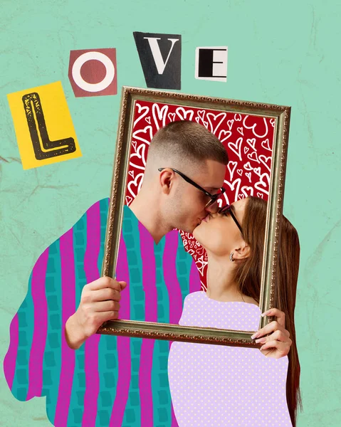 Young Man Woman Couple Holding Picture Frame Kissing Making Memories — Stock Photo, Image