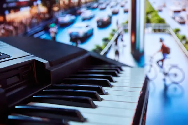 Close Piano Keyboard Blurred Street Cyclist Background Campaign Urban Outdoor — Stock Photo, Image