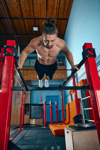Shirtless Sportive Young Man Performing Dips Push Ups Parallel Bars — Stock Photo, Image