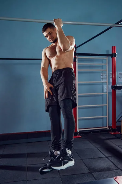 Strong Athletic Young Man Muscular Relief Body Training Shirtless Gym — Stock Photo, Image