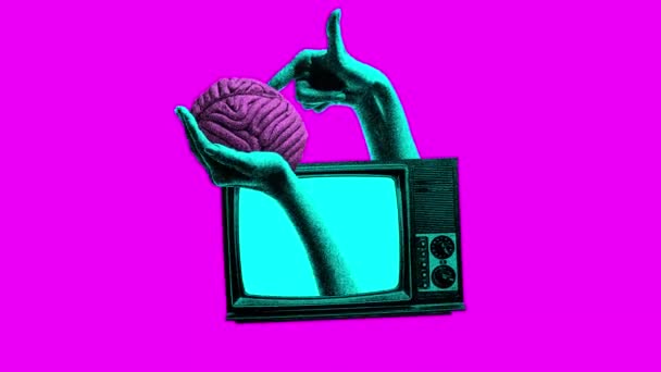 レトロテレビセットとピンクの背景に対して脳を保持する人間の手 マニピュレーションとプロパガンダ アニメーションを停止する Y2Kスタイル クリエイティビティ シュレアリズム 抽象芸術 想像の概念 — ストック動画