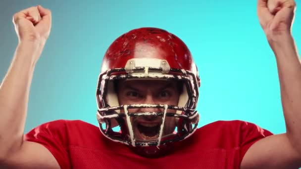 Rostoucí Energie Pro Výhru Emocionální Muž Americký Fotbalista Helmě Červené — Stock video