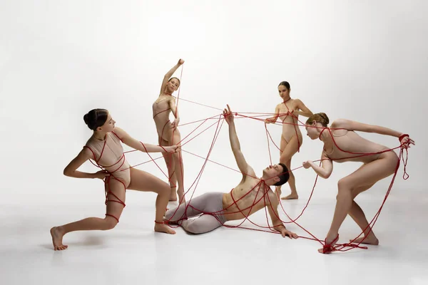 Sociale Relaties Artistiek Expressie Jongeren Ballet Dansers Verbonden Met Rode — Stockfoto