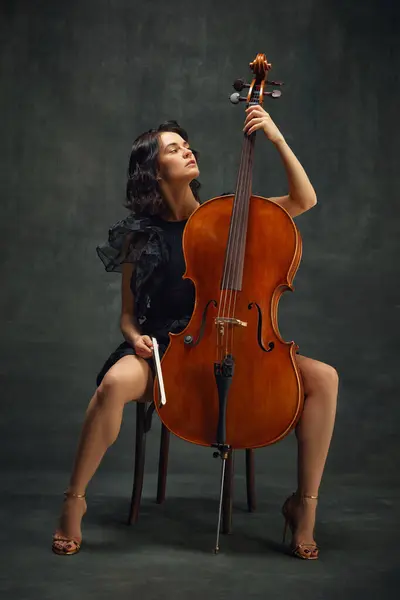 Elegant Beautiful Young Woman Cellist Sitting Wooden Cello Dark Green — Stock Photo, Image