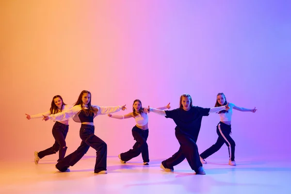 Dynamic Image Teen Girls Training Dancing Hip Hop Contemporary Dance — Stock Photo, Image