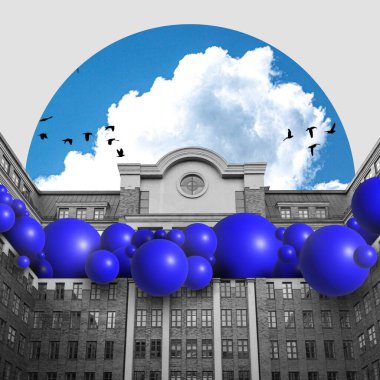 Mavi gökyüzünün altında bulutlar ve kuş siluetleriyle mavi küresel balonlarla tek renkli bina cephesi. Çağdaş sanat kolajı. Mimarlık kavramı, emlak pazarlaması, şehir tarzı.
