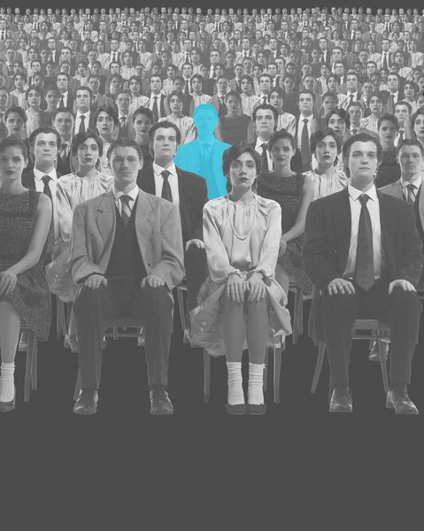 Silueta Azul Del Hombre Sentado Multitud Monocromática Personas Pensando Diferente —  Fotos de Stock