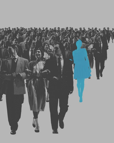 Silhueta Azul Mulher Andando Multidão Monocromática Pessoas Design Conceitual Destacando — Fotografia de Stock