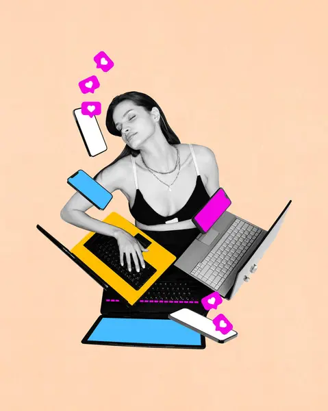 Young Woman Social Media Manager Sitting Many Gadgets Social Media — Stock Photo, Image