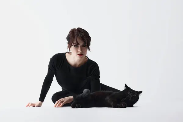 Bond Human Pet Beautiful Young Woman Black Clothes Sitting Floor — Stock Photo, Image