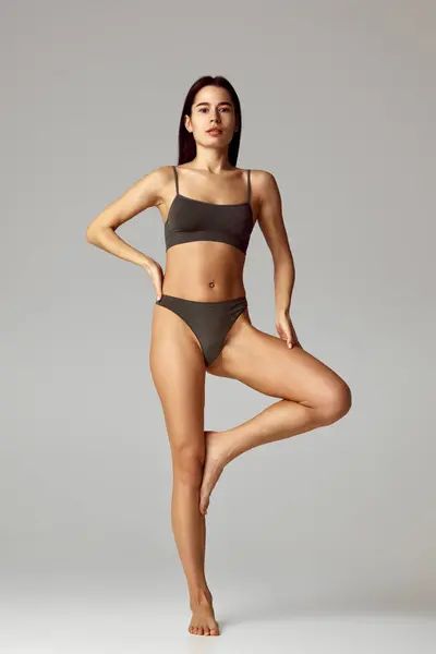 Full Length Portrait Woman Slim Figure Stands Tree Yoga Pose — Stock Photo, Image