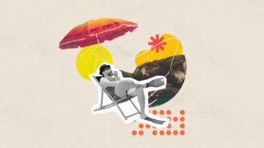 Retro çizgili mayo giymiş bir adam güneş şemsiyesinin altında yatıyor, sıcak bir günde sahilde kokteylinin tadını çıkarıyor. Hareket etmeyi, animasyonu durdurun. Yaz tatili kavramı, ilham, seyahat, tatil, dinlenme