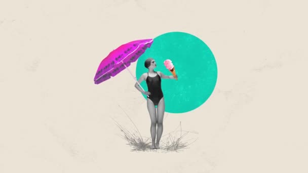水着の若い女の子と水泳帽子は日傘の下に立って パステル背景にアイスクリームを食べます アニメーションを停止する 夏休みのコンセプト インスピレーション — ストック動画