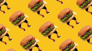 Hareket etmeyi, animasyonu durdurun. Sarı arka planda leziz hamburger vücudu olan spor ayakkabılı erkek bacakları. Fast food aşığı. Sanat kavramı, yaratıcılık, yemek, tasarım, sürrealizm. Soyut yaratıcı tasarım