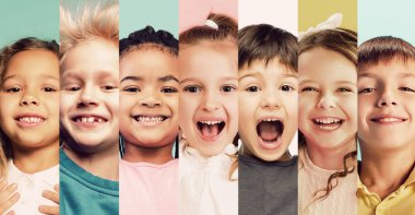 Farklı çocuklardan oluşan kolaj, neşeli, mutlu, çok renkli arka planda gülen yüzlü kızlar ve oğlanlar. Yakın plan portreler. Çocukluk kavramı, çocuk duyguları, yaşam tarzı, arkadaşlık