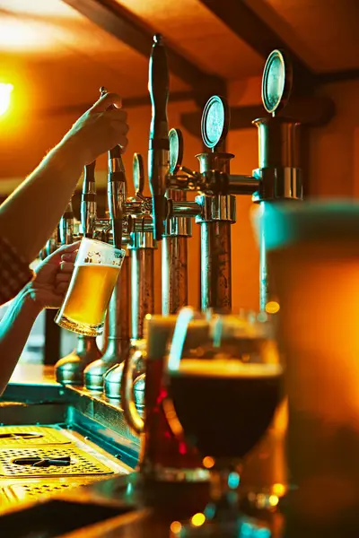 Male Hands Bartender Pouring Delicious Crafted Beer Taps Glass Warm — Stock Photo, Image