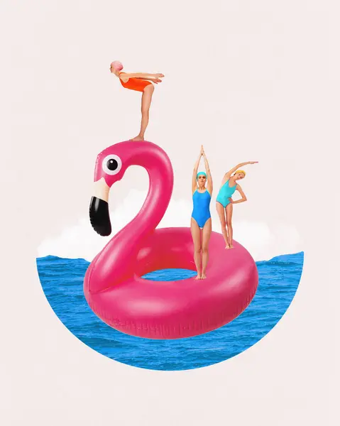 Jonge Meisjes Zwempakken Staan Flamingo Zwemcirkel Duiken Zee Zomer Vibe Rechtenvrije Stockfoto's