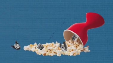 Hareket etmeyi, animasyonu durdurun. Patlamış mısır sepeti ve insan yüzü elementleriyle gerçeküstü tasarım. Film zamanı. Retro stil kavramı, yaratıcılık, sürrealizm, hayal gücü. Boşluğu ya da reklamı kopyala, poster