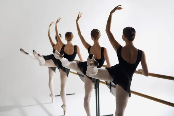 Teen Girls Ballet Dancers Practicing Barre Focusing Attention Technique Elegance — Stock Photo, Image