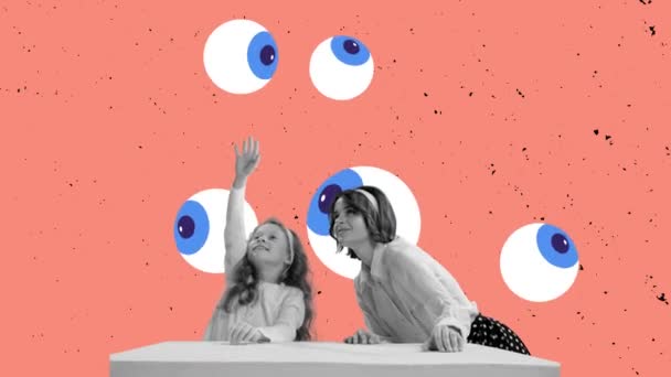 アニメーションを停止する 母と小さな娘は 桃の背景に隔離された多くの目線図の下に座っています 社会的影響 プレッシャー 心理学の概念 快適さについて — ストック動画
