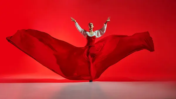 Wanita Yang Penuh Gairah Penari Flamenco Dengan Kostum Bergaya Dengan — Stok Foto