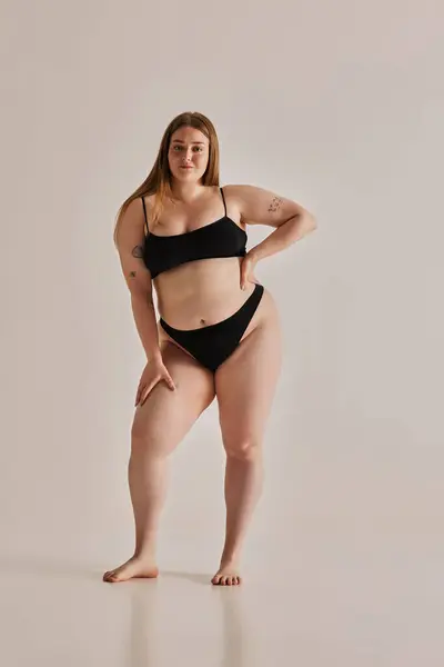 Comfort Self Acceptance Beautiful Young Girl Size Model Posing Black — Stock Photo, Image