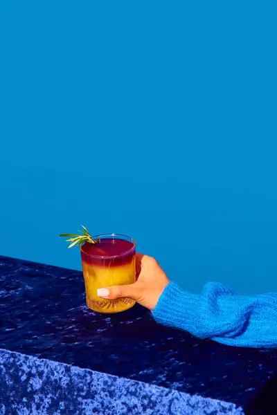 Female Hand Holding Cocktail Orange Juice Blue Background New York — Stock Photo, Image