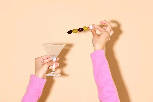 Female Hand Holding Martini Glass Green Olive Stick Light Background — Stock Photo, Image