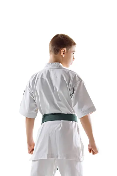 Achteraanzicht Beeld Van Tiener Jongen Karate Atleet Poseren Witte Kimono — Stockfoto