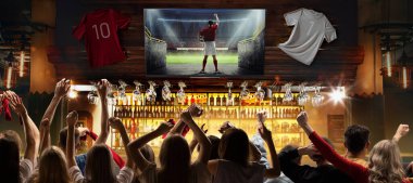 Oyun heyecanı. Canlı bir bar sahnesi canlı futbol maçı çevirisi sırasında en sevilen futbol takımını destekleyen bir grup taraftarı gösteriyor. Şampiyonluk kupası finali konsepti, yarışma, oyun, turnuva