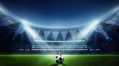 Üç boyutlu açık hava futbol sahası çimlerin üzerinde tek bir top, neon ışıklı ve hayranları olan bulanık tribünler. Akşam maçı. Profesyonel spor, turnuva, oyun, şampiyonluk kavramı