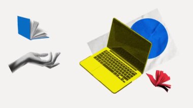 Dizüstü bilgisayarın yanında el kitabı var. Çevrimiçi kurslara ve kütüphanelere erişim. Hareket etmeyi, animasyonu durdurun. Ders kitabı ve video öğrenme kombinasyonu. Çevrimiçi eğitim, e-öğrenme, modern teknolojiler, yenilik