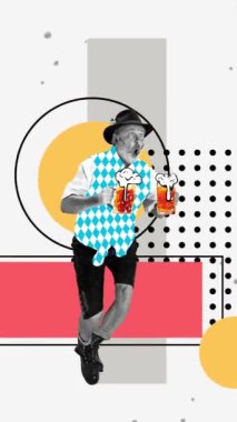 Geleneksel Alman kıyafetleri içinde, soyut arka planda iki kupa köpüklü bira ile koşan duygusal yaşlı bir adam. Hareket etmeyi, animasyonu durdurun. Ekim festivali konsepti, bira, festival. Yaratıcı tasarım